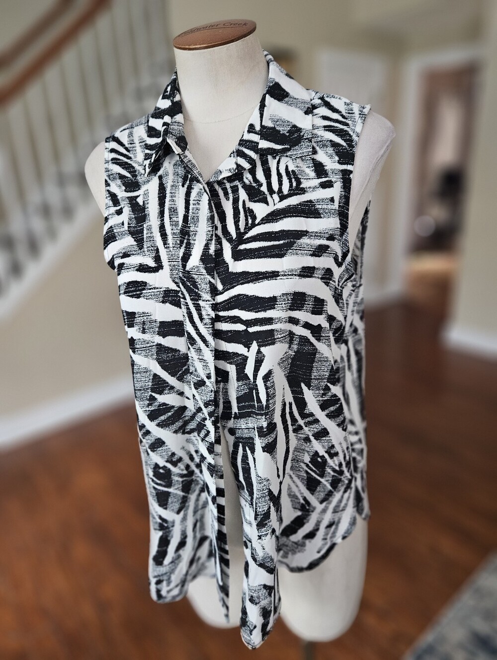 Worthington Abstract Top Medium